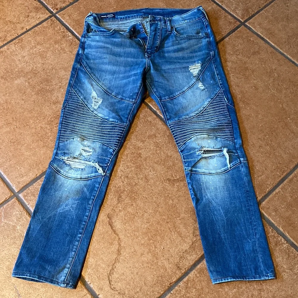 TRUE RELIGION JEANS